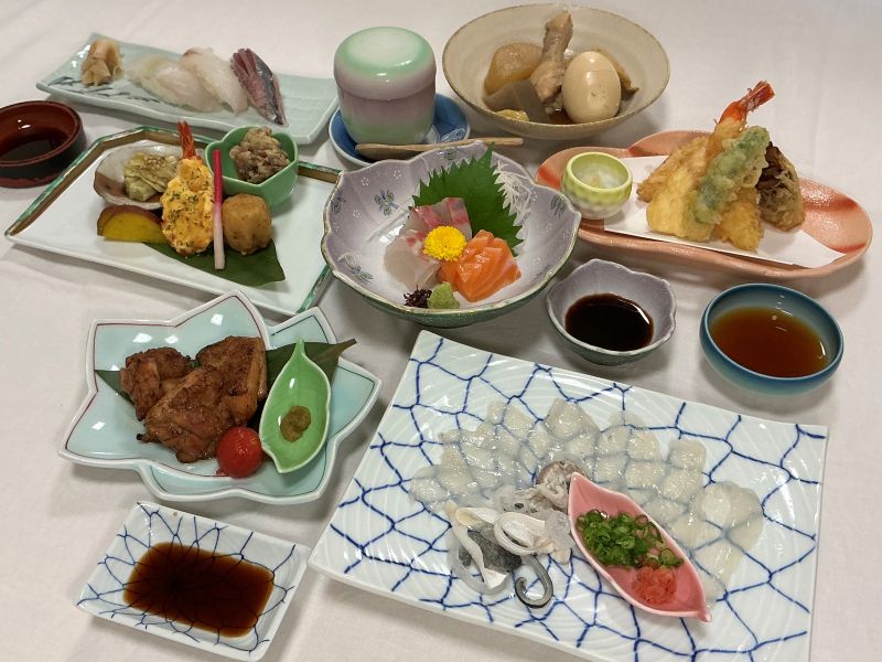 4000円の会席にフグ刺がつきます。